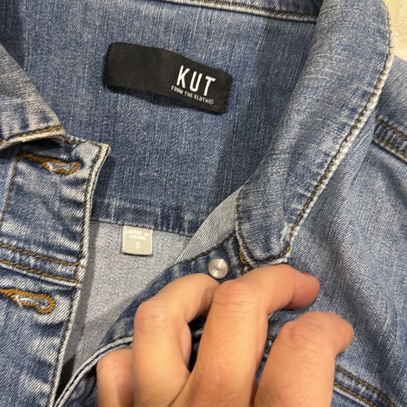 Kut from the Kloth Amelia Denim Jacket - Picture 4 of 6